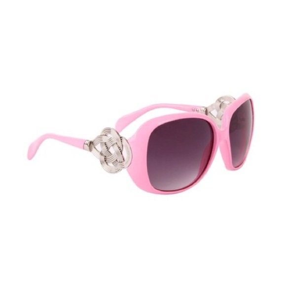 Sunglasses with design on the size comes with hard case 2 for $30 Summer fun - Picture 6 of 7